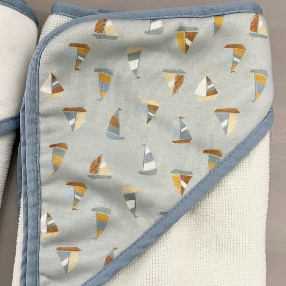 Kyle And Deena 3 Pc Set Hooded Baby Bath Towels Little Captain Boy Preowned Flaw - Picture 3 of 7